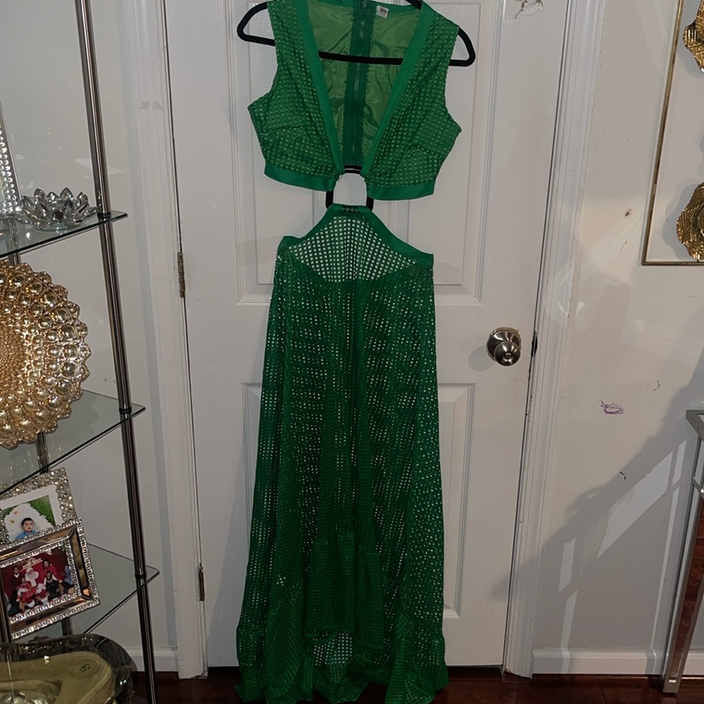 Beautiful green cover up opening in back and curly in the front